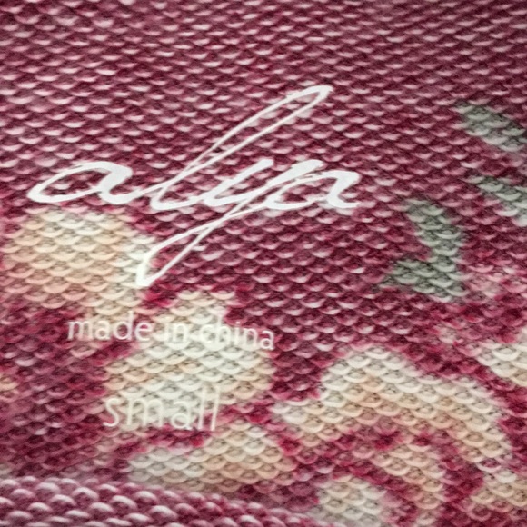 Francesca’s Red flower dress - Picture 5 of 6